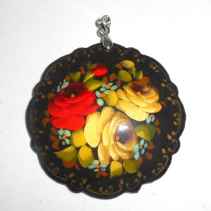 Pendant fancy round: Roses on black Babushka Matryoshka Babooshki Babushkas