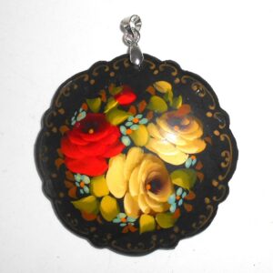 Pendant fancy round: Roses on black Babooshki s