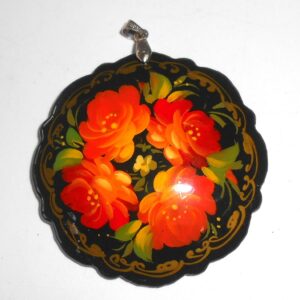 Pendant fancy round: Four Roses on black Babushka Matryoshka Babooshki Babushkas