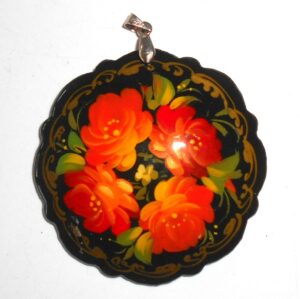 Pendant fancy round: Four Roses on black Babooshki s