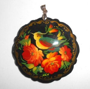 Pendant fancy round: Bird on black Babooshki s