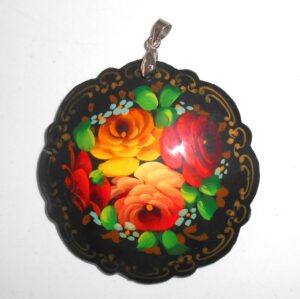 Pendant fancy round: Flowers on black Babooshki s