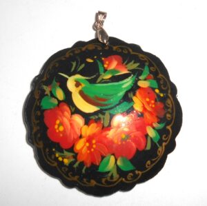 Pendant fancy round: Bird & red roses on black Babushka Matryoshka Babooshki Babushkas
