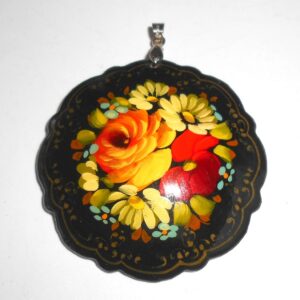 Pendant fancy round: Daisies & roses on black Babushka Matryoshka Babooshki Babushkas