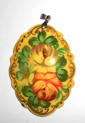 Pendant fancy oval: Flowers on yellow Babooshki s