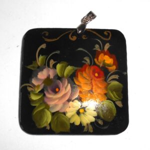 Pendant square: Flowers on black Babooshki s