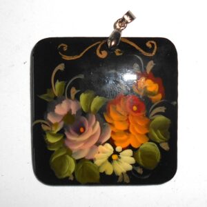 Pendant square: Flowers on black Babooshki s