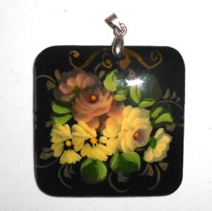 Pendant square: White roses on black Babooshki s
