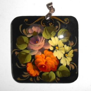 Pendant square: Roses & daisies on black Babooshki s