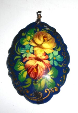 Pendant fancy oval: Roses on blue Babushka Matryoshka Babooshki Babushkas