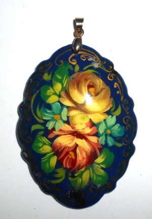 Pendant fancy oval: Roses on blue Babooshki s