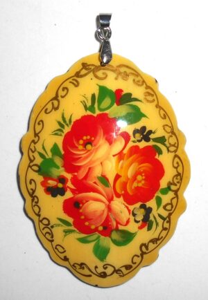 Pendant fancy oval: Roses on light yellow Babooshki s