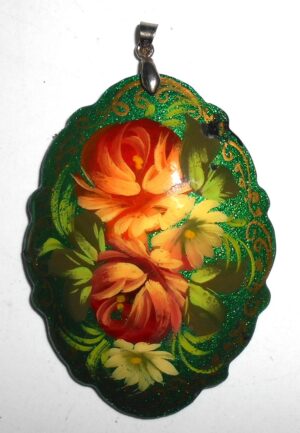Pendant fancy oval: Various roses on sparkling green Babooshki s