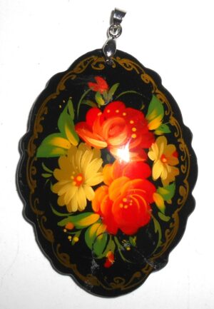Pendant fancy oval: Various roses on black Babooshki s