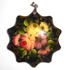 Pendant star shape: Roses on black Babooshki s