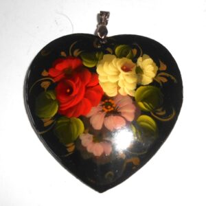 Pendant heart shape: Roses on black small Babushka Matryoshka Babooshki Babushkas