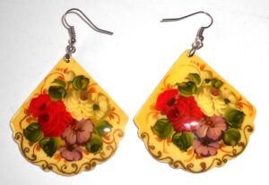 Earrings fan shape: ‘White & red roses’ on light yellow Babooshki s