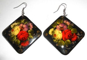 Earrings rhombus shape: ‘Roses’ on black Babooshki s