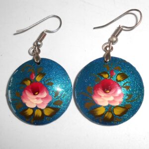 Earrings round small: ‘Pink rose’ on blue Babooshki s
