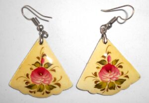 Earrings small fan: 'Pink rose' on white Babushka Matryoshka Babooshki Babushkas