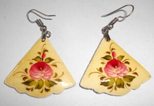 Earrings small fan: ‘Pink rose’ on white Babooshki s