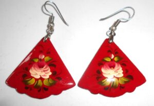 Earrings small fan: ‘Pink rose’ on red Babooshki s