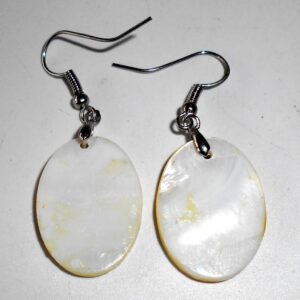 Earrings pearl oval: ‘White flower’ Babooshki s