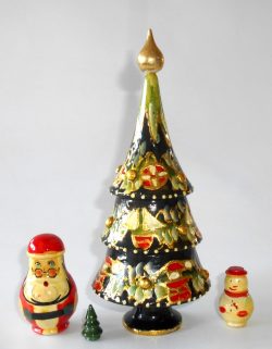 Xmas Tree 4-set with top Babushka 3d Babushka Matryoshka nesting Doll Babooshki Babushkas