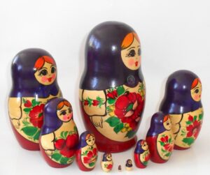 Kirovie purple scarf red dress 10-set nesting Doll Babooshki s Classic Village Traditional