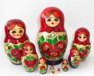 Kirovie red scarf purple dress 9-set Babushka Matryoshka nesting Doll Babooshki Babushkas Classic Village Traditional