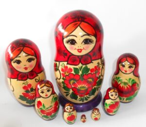 Kirovie red scarf 8-set Babushka Matryoshka nesting Doll Babooshki Babushkas Classic Village Traditional