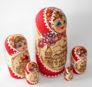 Churches red scarf with flowers 5-set nesting Doll Babooshki s