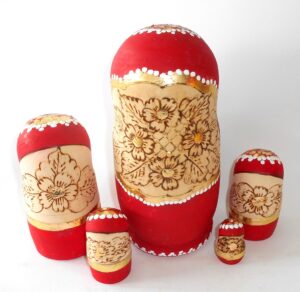 Churches red scarf with flowers 5-set nesting Doll Babooshki s