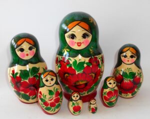 Kirov 7-set dark green scarf Babushka Matryoshka nesting Doll Babooshki Babushkas Classic Village Traditional