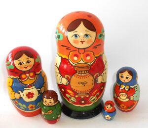 Village Tea party 5-set Babushka Matryoshka nesting Doll Babooshki Babushkas Classic Village Traditional
