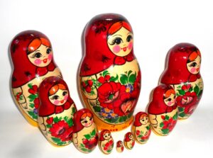 KIROV – Kirovie red scarf giant 10-set nesting Doll Babooshki s Classic Village Traditional