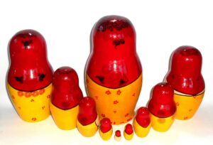 KIROV – Kirovie red scarf giant 10-set nesting Doll Babooshki s Classic Village Traditional
